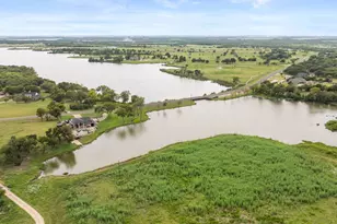 2402 Country Club Rd, Ennis, TX 75119 - Photo 31