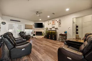 308 Faith Ct, Burleson, TX 76028 - Photo 15