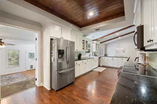518 W Kansas St, Van, TX 75790 - Photo 11