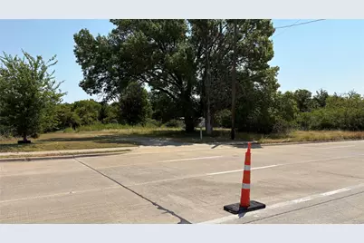 4560 N University Hills Boulevard, Lancaster, TX 75134 - Photo 1