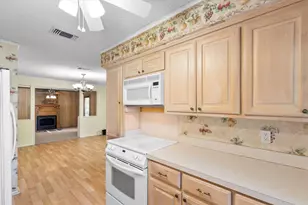 724 E Main St, Pilot Point, TX 76258 - Photo 13