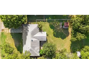 724 E Main St, Pilot Point, TX 76258 - Photo 3