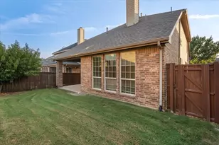 205 Vagon Castle Ln, Lewisville, TX 75056 - Photo 3