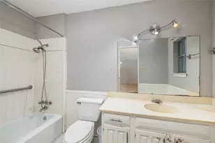 2405 Meadow Ln, Grand Prairie, TX 75050 - Photo 21