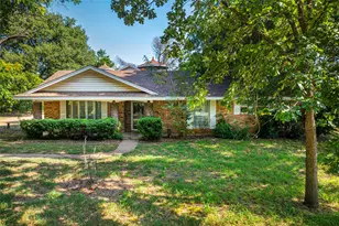 2405 Meadow Ln, Grand Prairie, TX 75050 - Photo 5