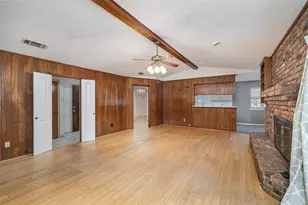 2405 Meadow Ln, Grand Prairie, TX 75050 - Photo 9