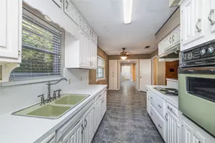 2405 Meadow Ln, Grand Prairie, TX 75050 - Photo 11