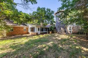 2405 Meadow Ln, Grand Prairie, TX 75050 - Photo 25