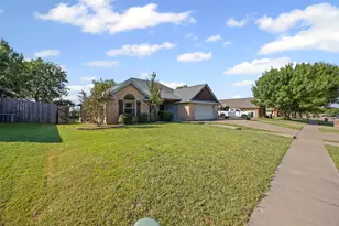 1207 Louise Ln, Ennis, TX 75119 - Photo 3