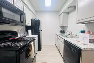 1108 N Elm St, Denton, TX 76201 - Photo 5