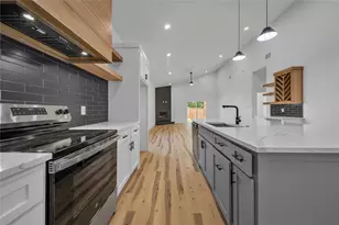 1304 Hemphill St, Greenville, TX 75401 - Photo 9