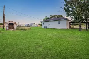 306 N Front St, Savoy, TX 75479 - Photo 27