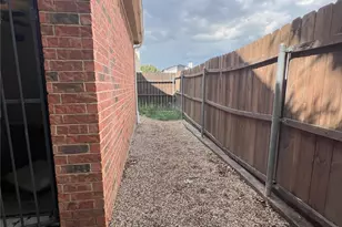 2507 Plumgrove Cir, Arlington, TX 76006 - Photo 13