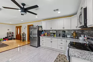 100 Countryside Dr, Arlington, TX 76014 - Photo 11