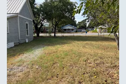 811 W 8th Street, Cisco, TX 76437 - Photo 9