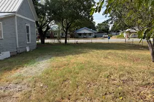 811 W 8th St, Cisco, TX 76437 - Photo 9