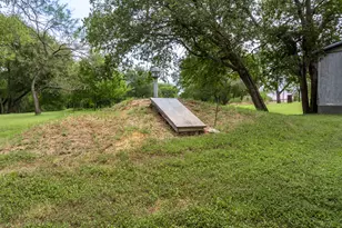 235 Country Dr, Waco, TX 76705 - Photo 19