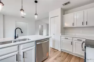 1609 Country Ln, Arlington, TX 76018 - Photo 11