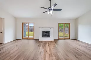 1609 Country Ln, Arlington, TX 76018 - Photo 3