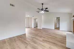 1609 Country Ln, Arlington, TX 76018 - Photo 7