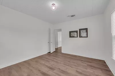 1002 W 3rd Street, Clifton, TX 76634 - Photo 9