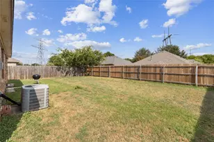 2779 Sunvalley Dr, Grand Prairie, TX 75052 - Photo 27