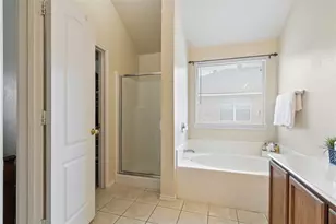 2779 Sunvalley Dr, Grand Prairie, TX 75052 - Photo 17