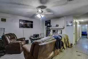 353 N Field St, Burleson, TX 76028 - Photo 19