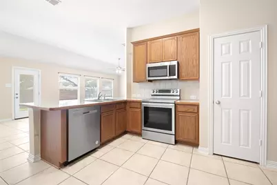 1031 Fleetwood Cove Drive, Grand Prairie, TX 75052 - Photo 3