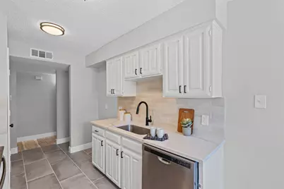 805 W Embercrest Drive, Arlington, TX 76017 - Photo 13