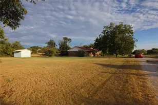 301 Travis St, Ranger, TX 76470 - Photo 3