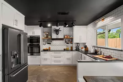 7605 Fox River Court, Fort Worth, TX 76120 - Photo 9