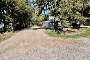 207 Wilson Rd, Valley View, TX 76272 - Photo 3