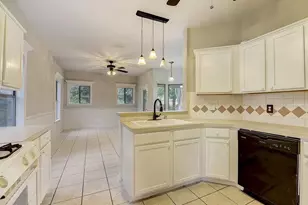 200 Courtney Ln, McKinney, TX 75071 - Photo 3