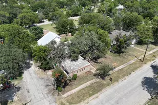 601 E Henry St, Hamilton, TX 76531 - Photo 11