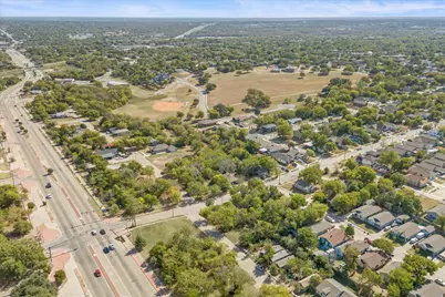 962 E Oleander Street, Fort Worth, TX 76104 - Photo 15