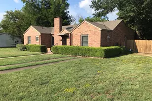 1824 Binkley St, Sherman, TX 75092 - Photo 3