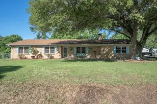542 S Houston St, Edgewood, TX 75117 - Photo 3
