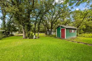 117 S Bermuda St, Lacy Lakeview, TX 76705 - Photo 7