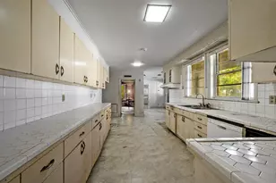 1114 W Walker St, Denison, TX 75020 - Photo 9