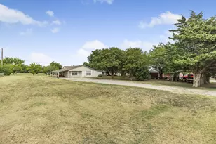 508 E Travis St, Leonard, TX 75452 - Photo 5