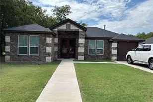 343 N Morris St, Gainesville, TX 76240 - Photo 1