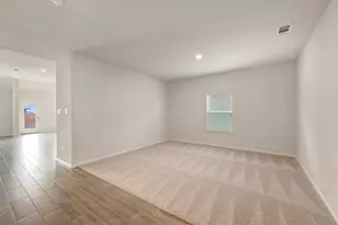 111 Hudson Ln, Justin, TX 76247 - Photo 11