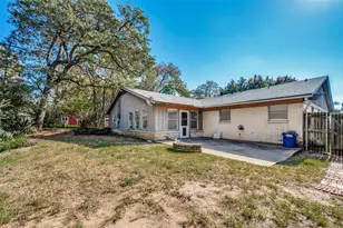 1332 W Redbud Dr, Hurst, TX 76053 - Photo 25