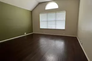 1041 Wagon Trail Dr, Little Elm, TX 75068 - Photo 9