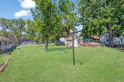 515 E 15th Street, Bonham, TX 75418 - Photo 27