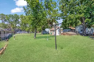 515 E 15th St, Bonham, TX 75418 - Photo 27