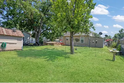 515 E 15th Street, Bonham, TX 75418 - Photo 25