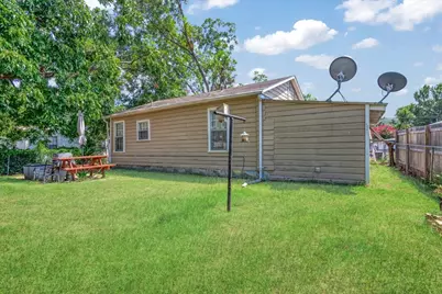 515 E 15th Street, Bonham, TX 75418 - Photo 23