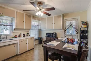 515 E 15th St, Bonham, TX 75418 - Photo 9